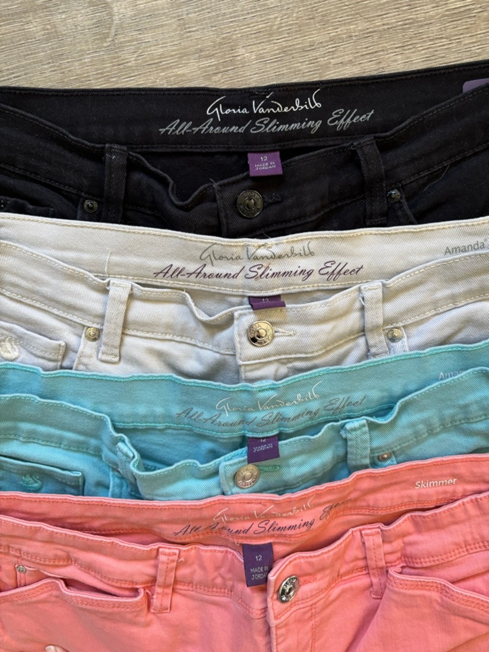 Gloria Vanderbilt Capris — Mint, White, Coral Pink & Black - Picture 3 of 3